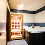 Szálloda Comfort With Free Wellness And Fitness Centrum Nyitra