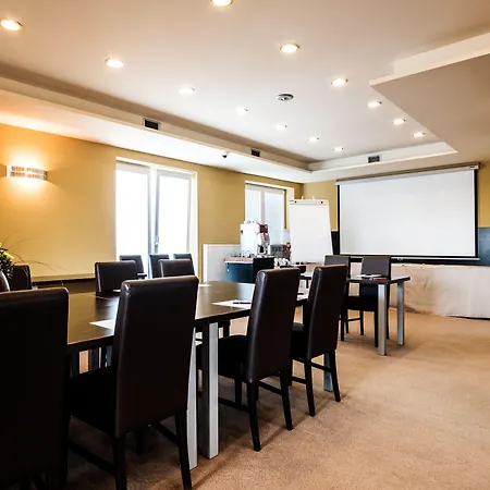 Comfort With Free Wellness And Fitness Centrum 4* نيترا