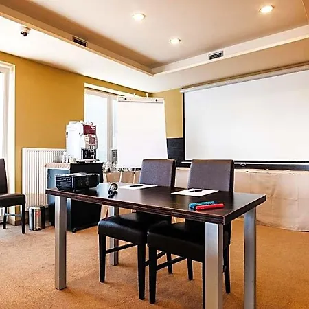 Comfort With Free Wellness And Fitness Centrum 4* Nitra