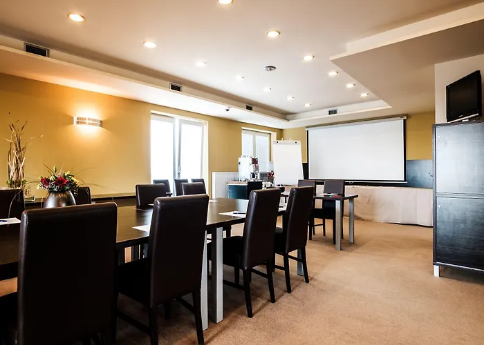 Comfort With Free Wellness And Fitness Centrum 4* نيترا