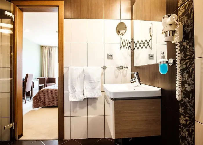 فندق Comfort With Free Wellness And Fitness Centrum نيترا